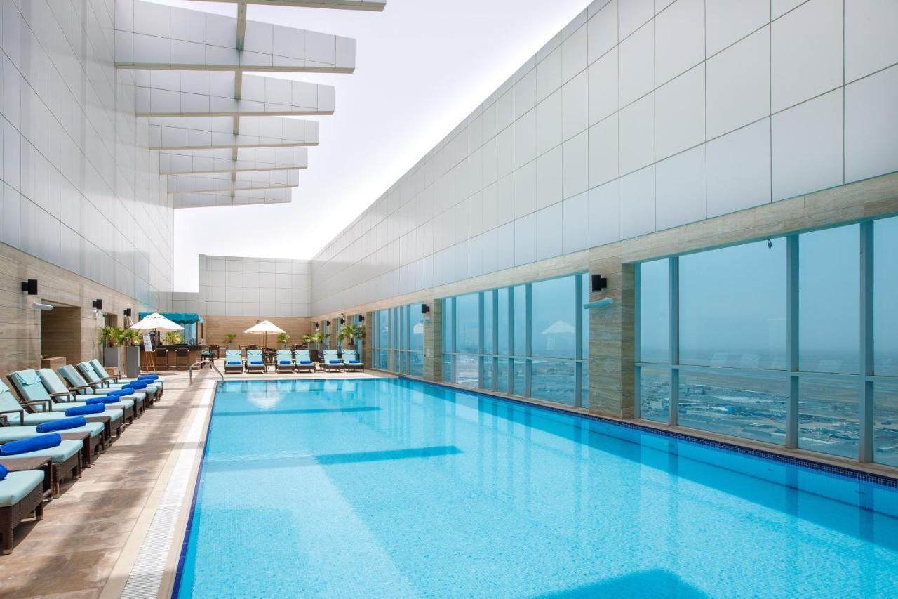 Royal M Hotel Fujairah By Gewan Экстерьер фото The swimming pool at the 39th floor