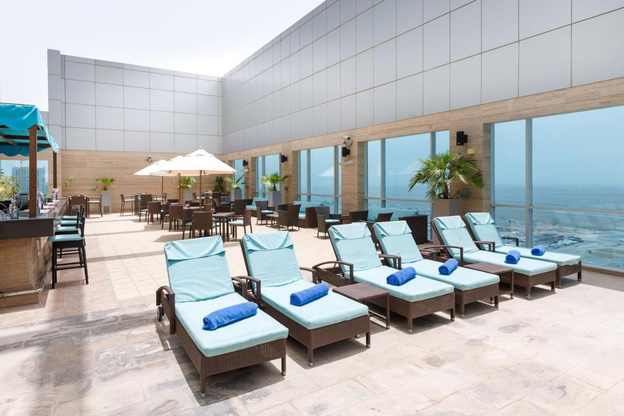Royal M Hotel Fujairah By Gewan Экстерьер фото The pool at the 39th floor